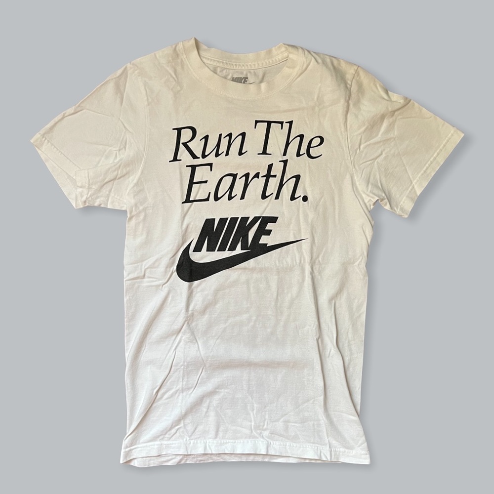 💥3 for $30💥 Nike Run the World Tee